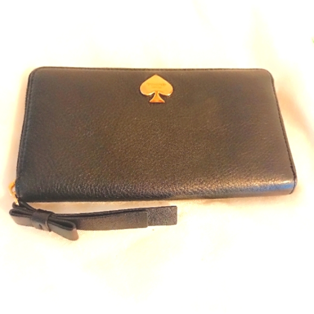 Kate spade black pebbled leather zip around clutch wallet